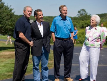 Sarkozy con la familia Bush